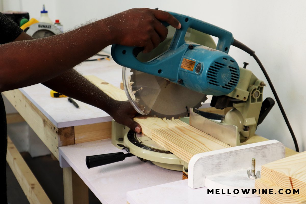 mitering-wood-pieces