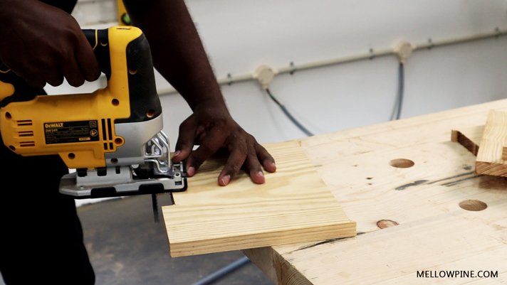 using the jig-saw for squaring the corners
