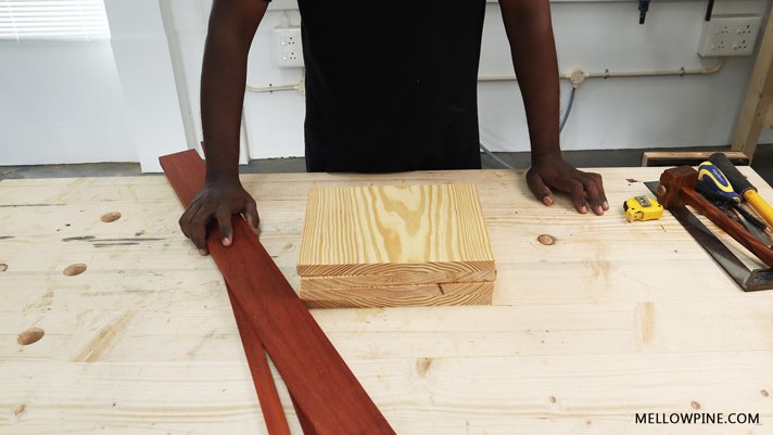 Shelf pieces, column piece and the lining ready after sizing