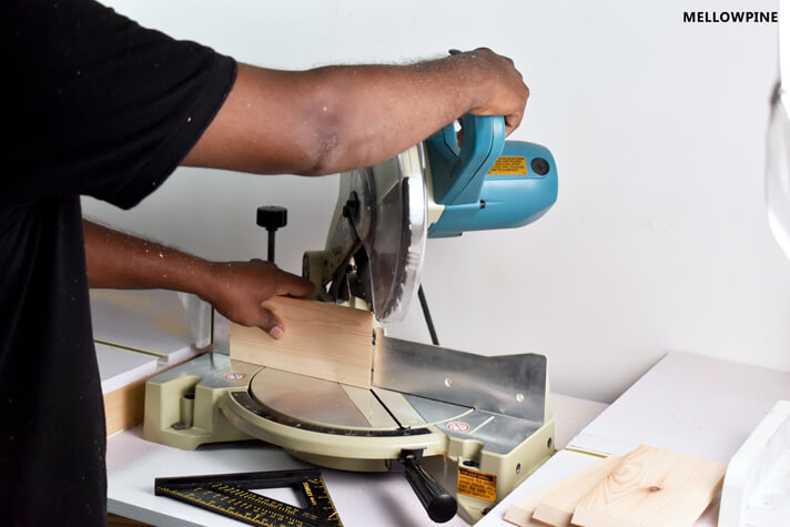 Cutting the bevel for the side piece