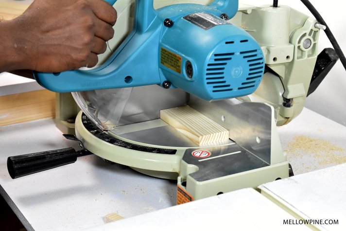 Cutting the pieces using miter saw