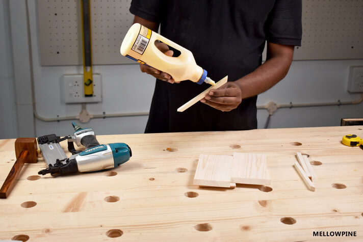 Applying glue before fixing the support piece