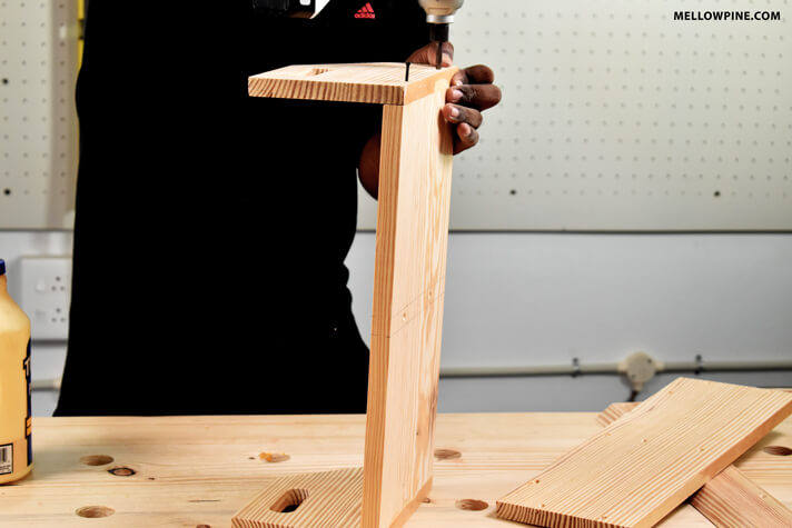 Fixing the side pieces using screw
