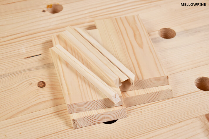 Four pieces for the side and four pieces for the inner support piece