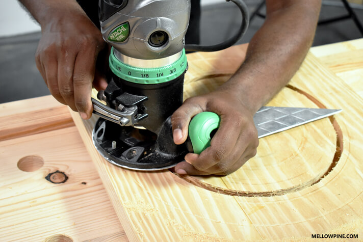 Cutting the large circular hole in the leg piece using the router