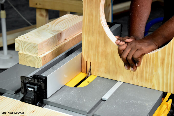 Making the cuts for the complementary slots for the box joint