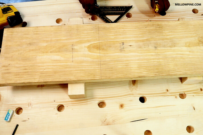 Marking the size for cutting the board for the leg piece