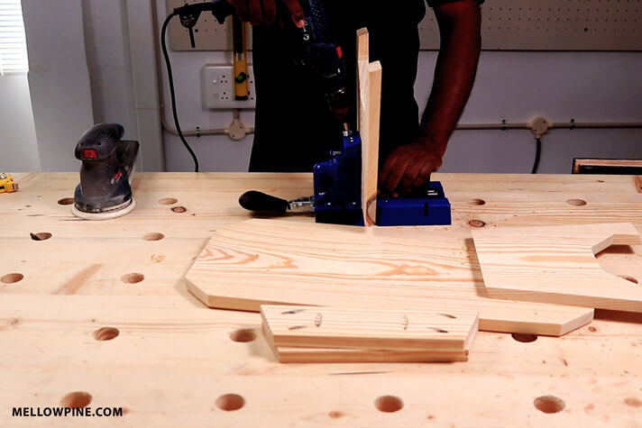 Drilling the pockethole at the center of the leg piece