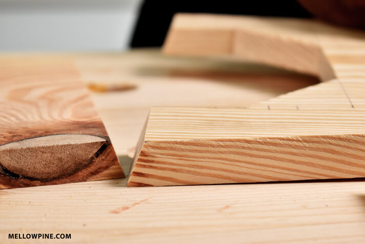 The bottom bevel in the leg piece