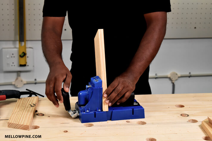 Fixing the bracing piece on the kreg jig
