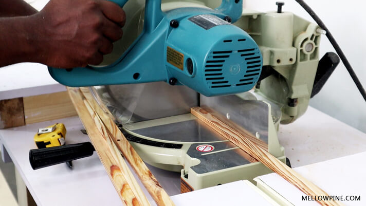 Sizing the guard piece for the shelves