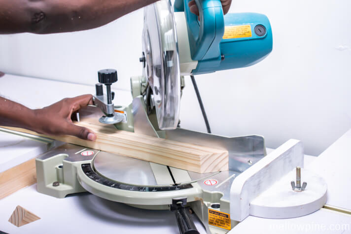 Making the inclined bracing pieces on the miter saw