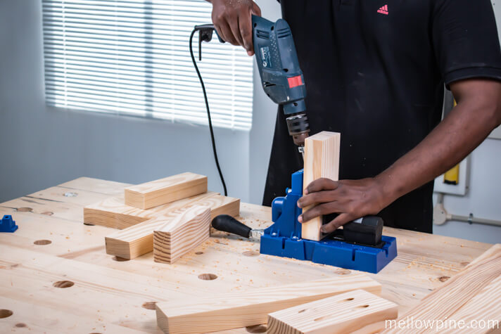 Making pocket holes in the bracing pieces
