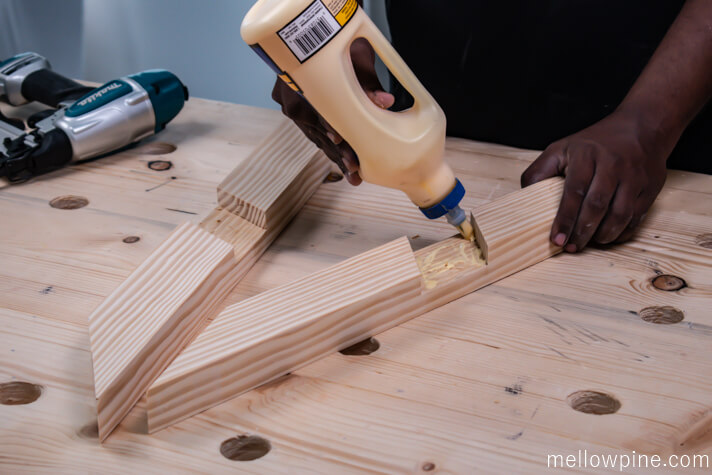 Applying glue in the half lap slot
