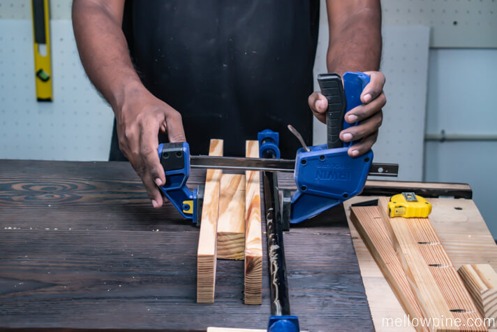 Fixing the shorter pieces of the slot frame