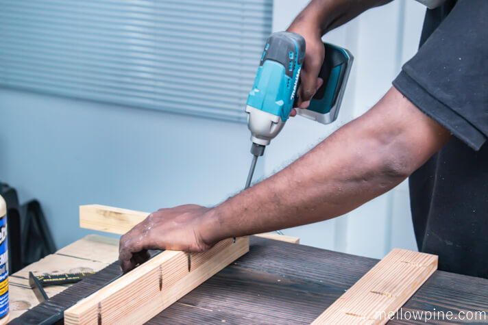 Fixing the shorter pieces of the slot frame