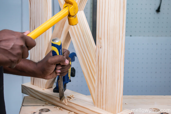 Making the dovetail slot using a chisel