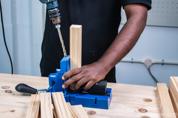 Making pocket holes in the bracing pieces for joining to the legs