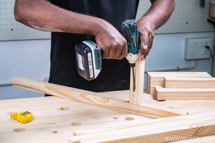 Joining the bracing pieces to the legs