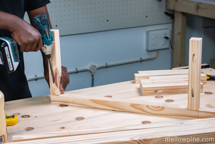 Joining the bracing pieces to the legs