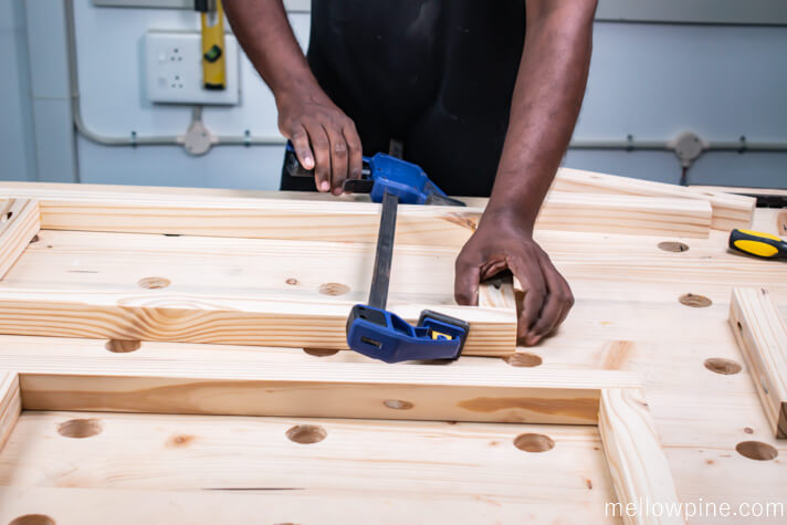 Clamping before driving pocket holes screws
