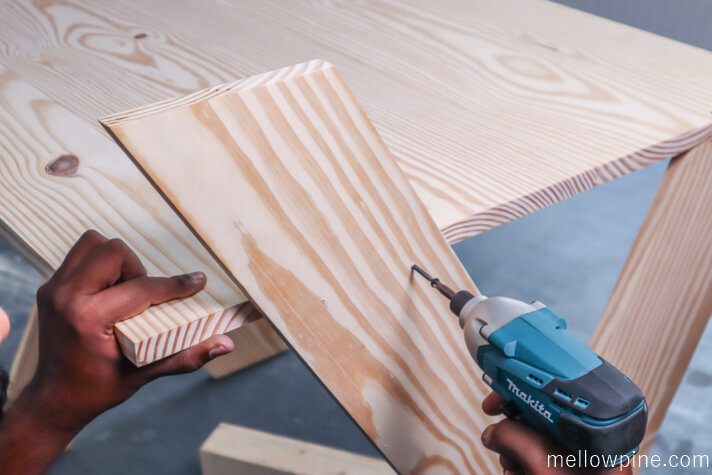 Screwing the longer leg to the desk top
