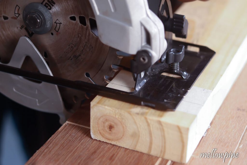 Aligning the blade with mark