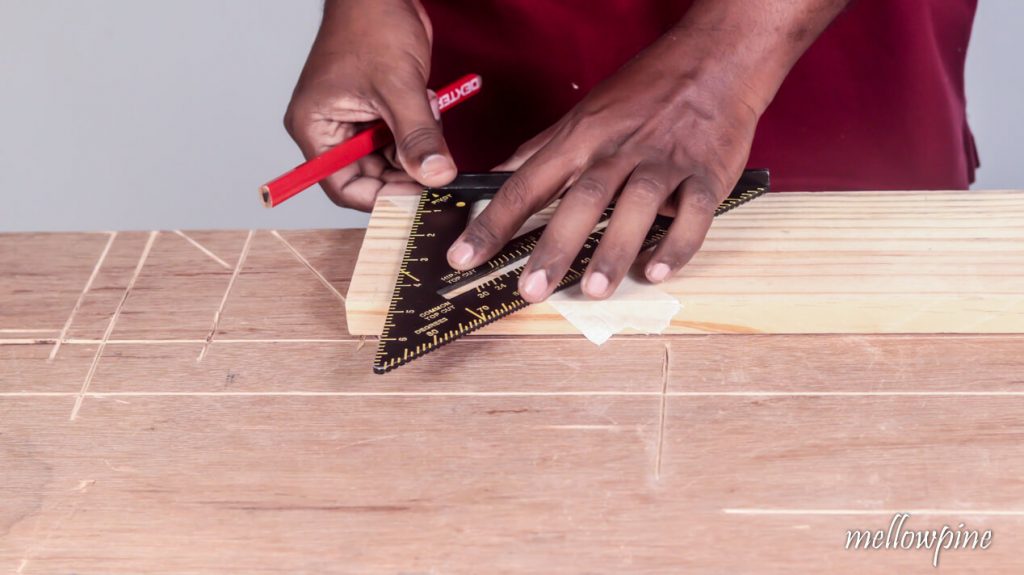 Align pencil and pivot point of the set square