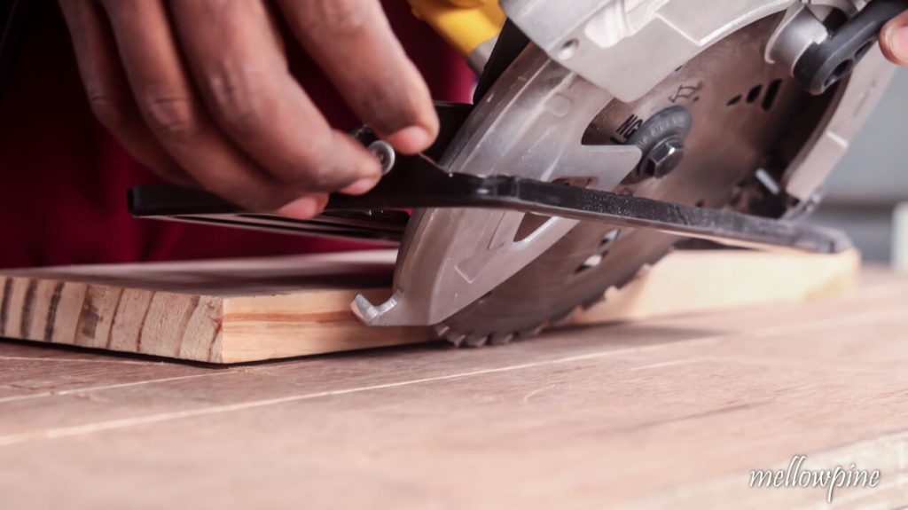 Setting the blade depth