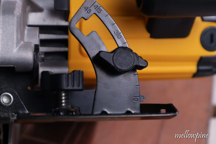 Adjusting the Bevel Angle on the Circular Saw
