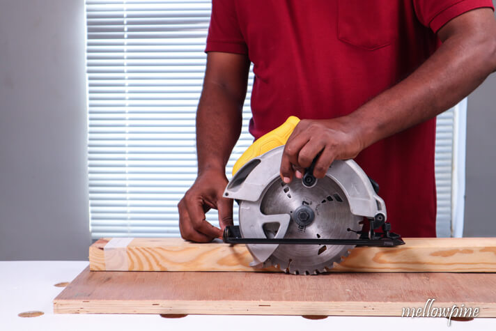 setting the blade depth of the circular saw