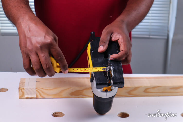 offset distance from blade to edge of base plate
