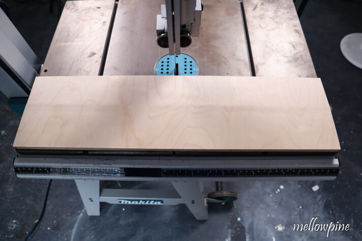 material placed on the bed of band saw