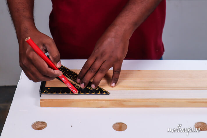 marking the line of ripping on the wood