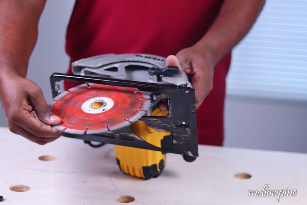 Removing the blade from the saw