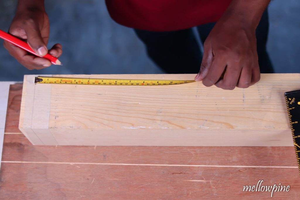Marking the offset distance of the circular saw