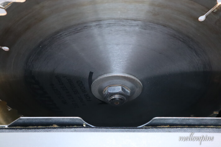nut and washer of table saw blade
