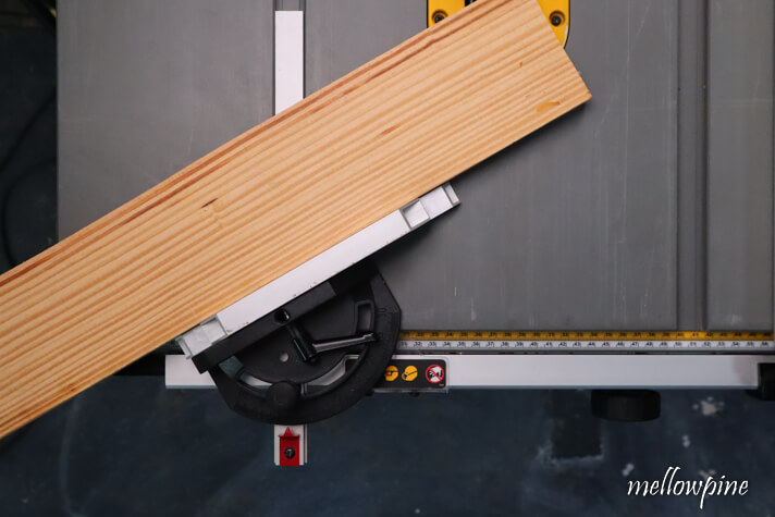 setting the wood for cutting 60 degree angle