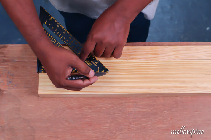 Marking the lengthwise groove line