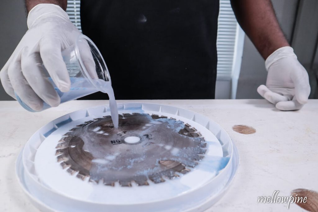 Pouring the solution