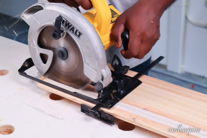 Ripping a narrow board with Circular Saw