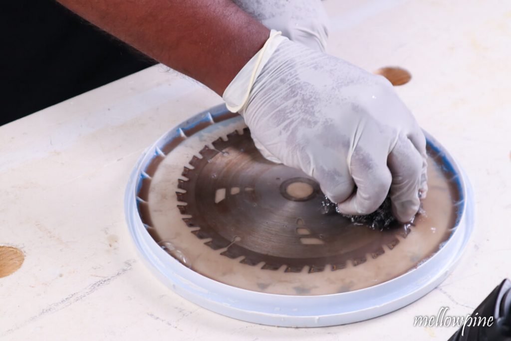 Scrubbing the other side of blade
