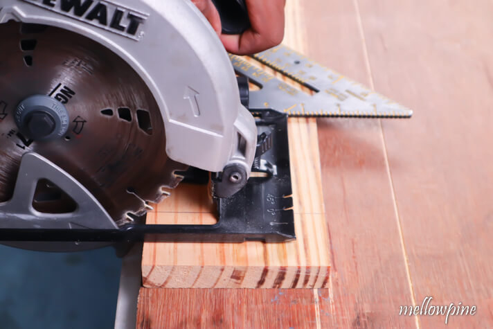Aligning blade with mark
