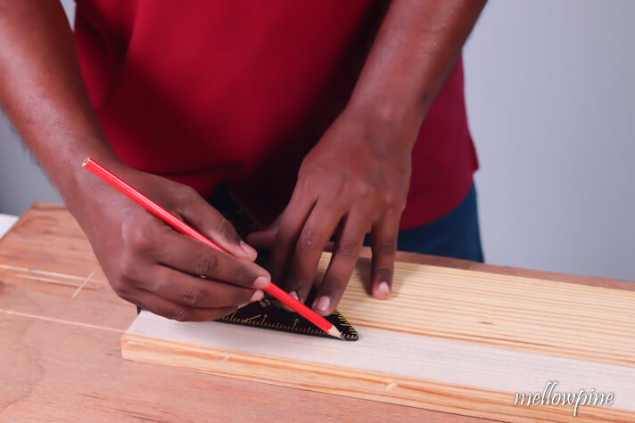 Drawing line with speed square