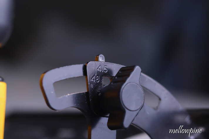 Indicator on 45 degree mark
