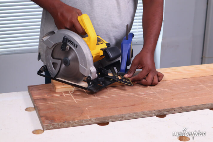 Making the miter cut with circular saw