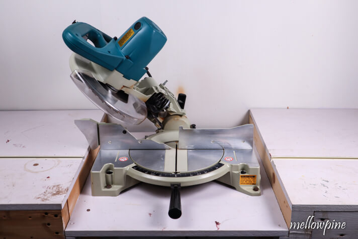 adjust the miter saw angle to 45 degrees