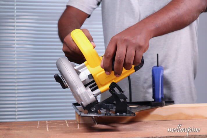 aligning blade with cut line