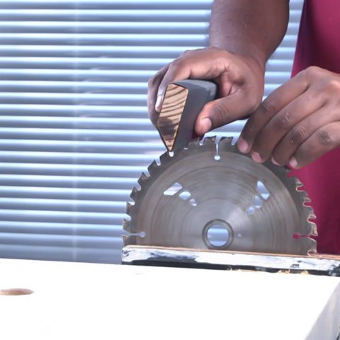 Sharpening circular saw blade