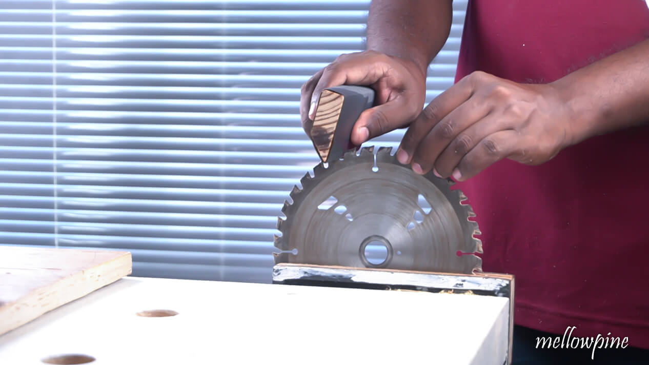 Sharpening circular saw blade